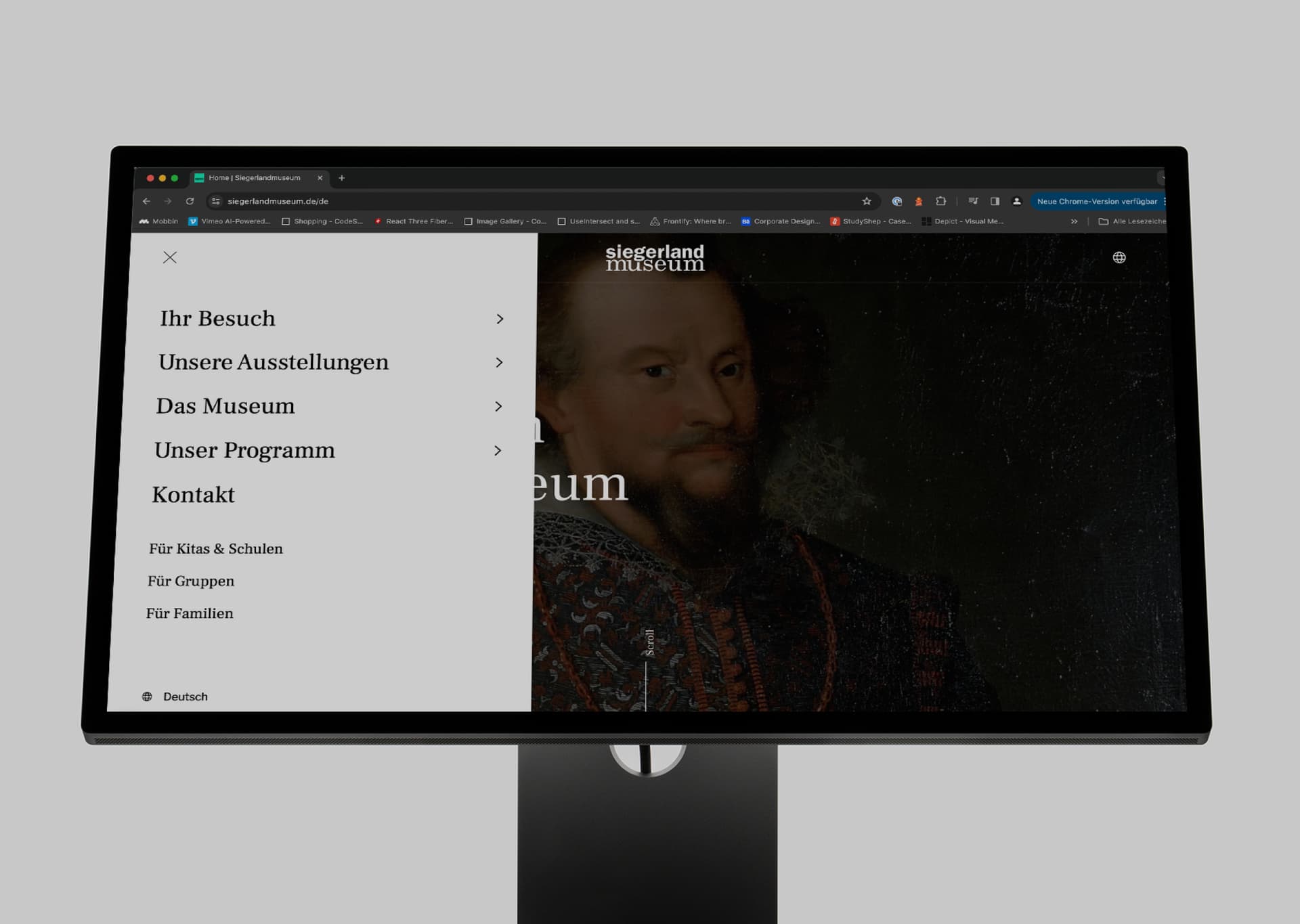Monitor zeigt die Navigationsseite des Siegerlandmuseums mit Menüoptionen.