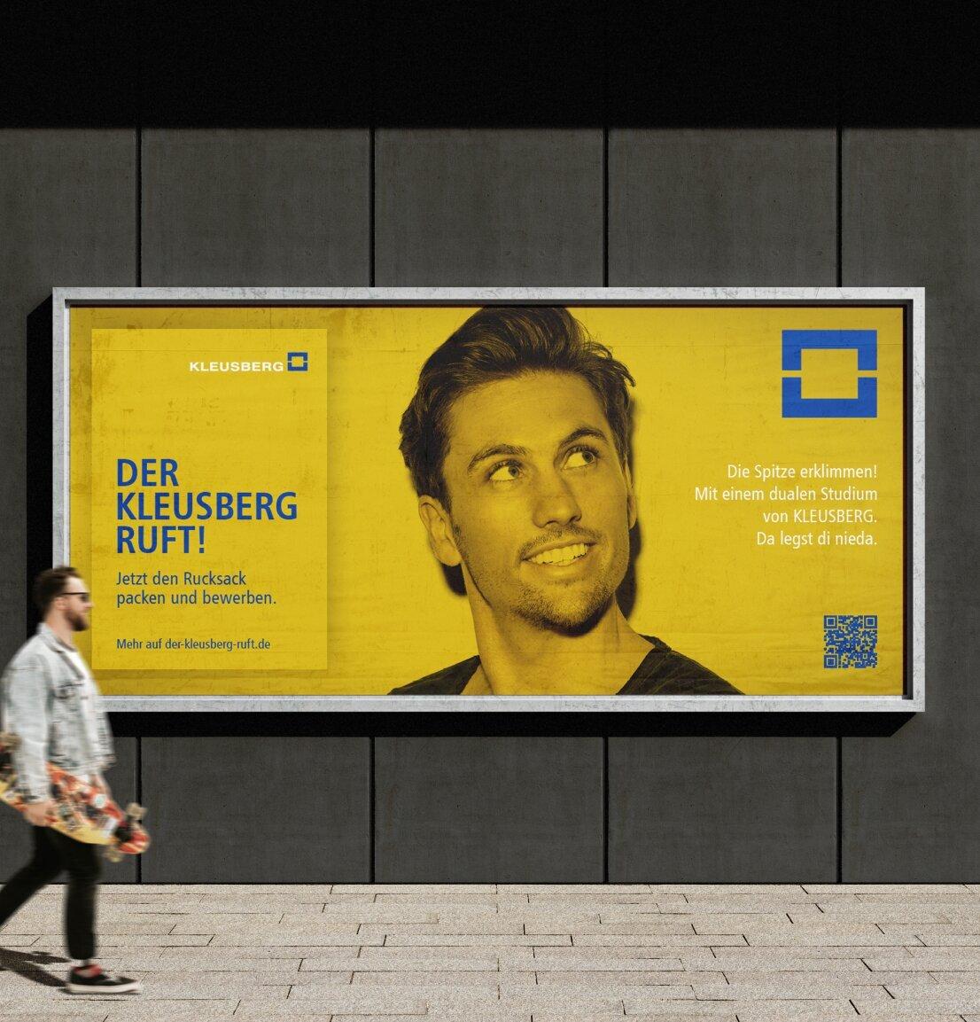 Großflächiges Plakat mit der Kampagne "Der Kleusberg ruft.", hergestellt von der Agentur reaze. 